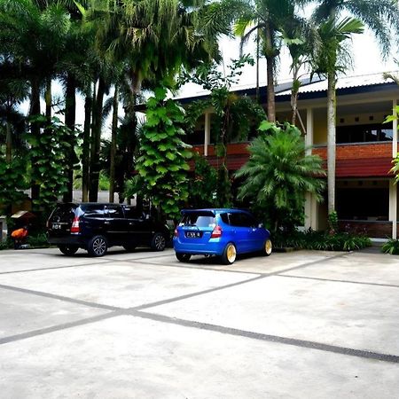 Augusta Sukabumi Hotel Екстериор снимка