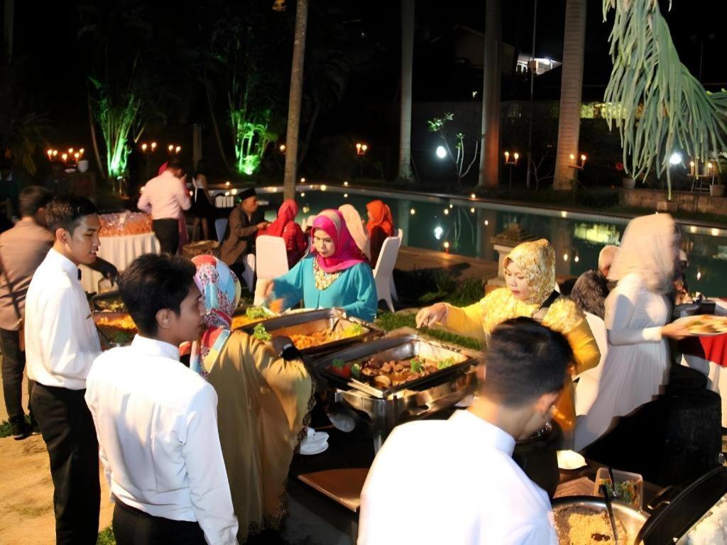 Augusta Sukabumi Hotel Екстериор снимка