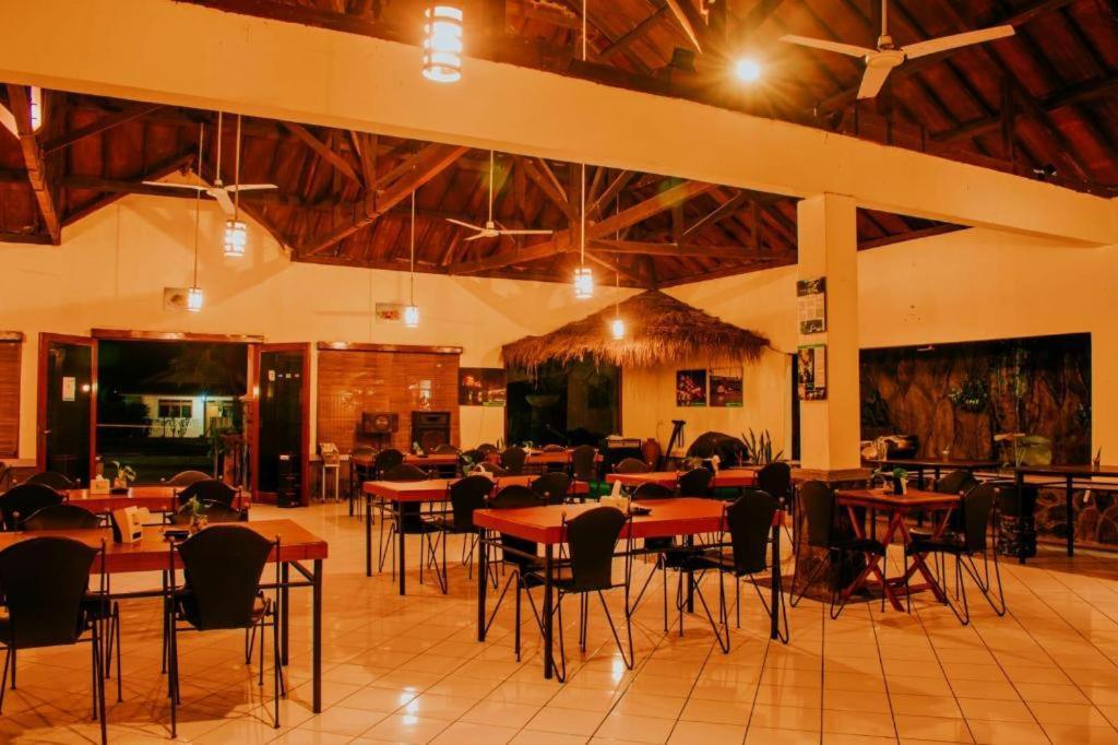 Augusta Sukabumi Hotel Екстериор снимка