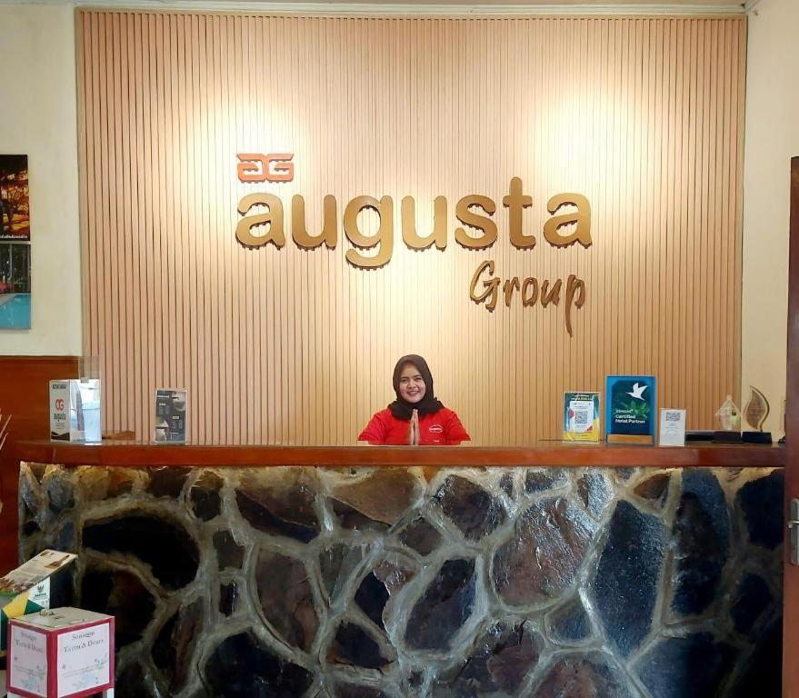 Augusta Sukabumi Hotel Екстериор снимка