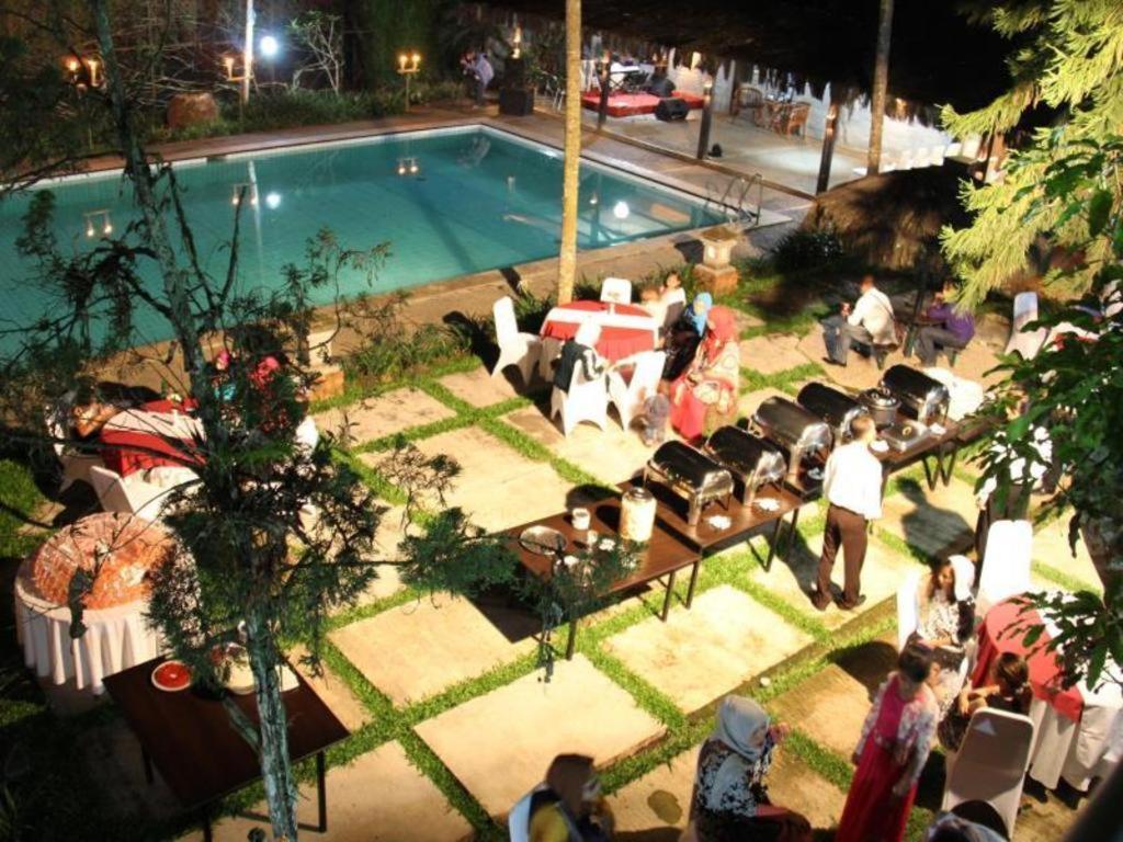 Augusta Sukabumi Hotel Екстериор снимка