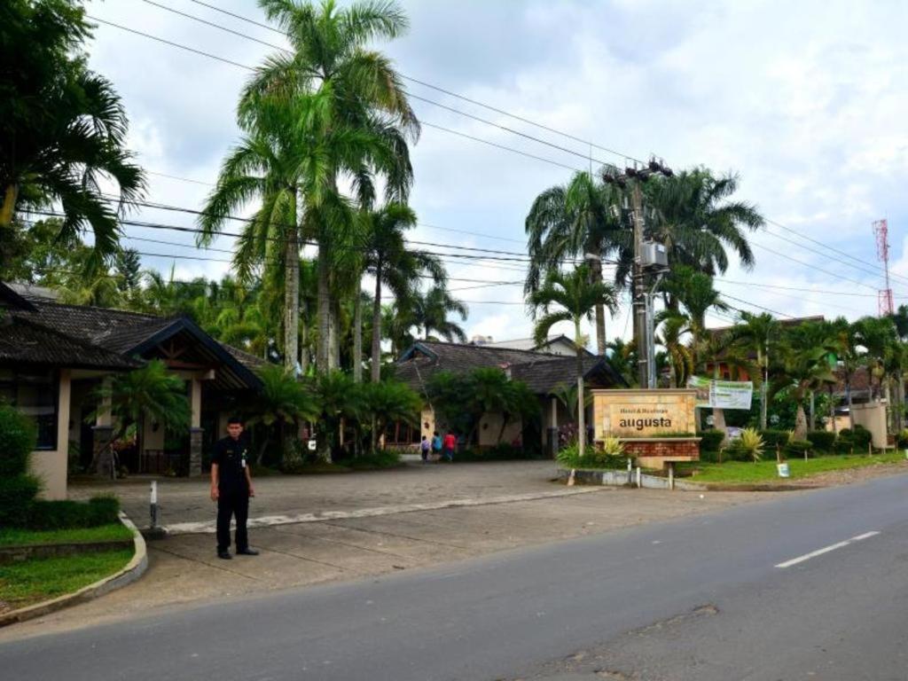 Augusta Sukabumi Hotel Екстериор снимка