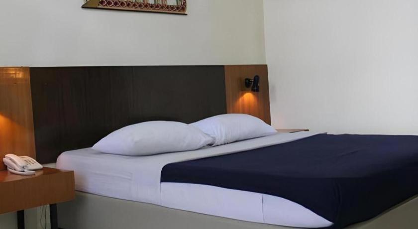 Augusta Sukabumi Hotel Екстериор снимка
