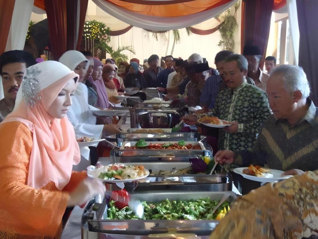 Augusta Sukabumi Hotel Екстериор снимка