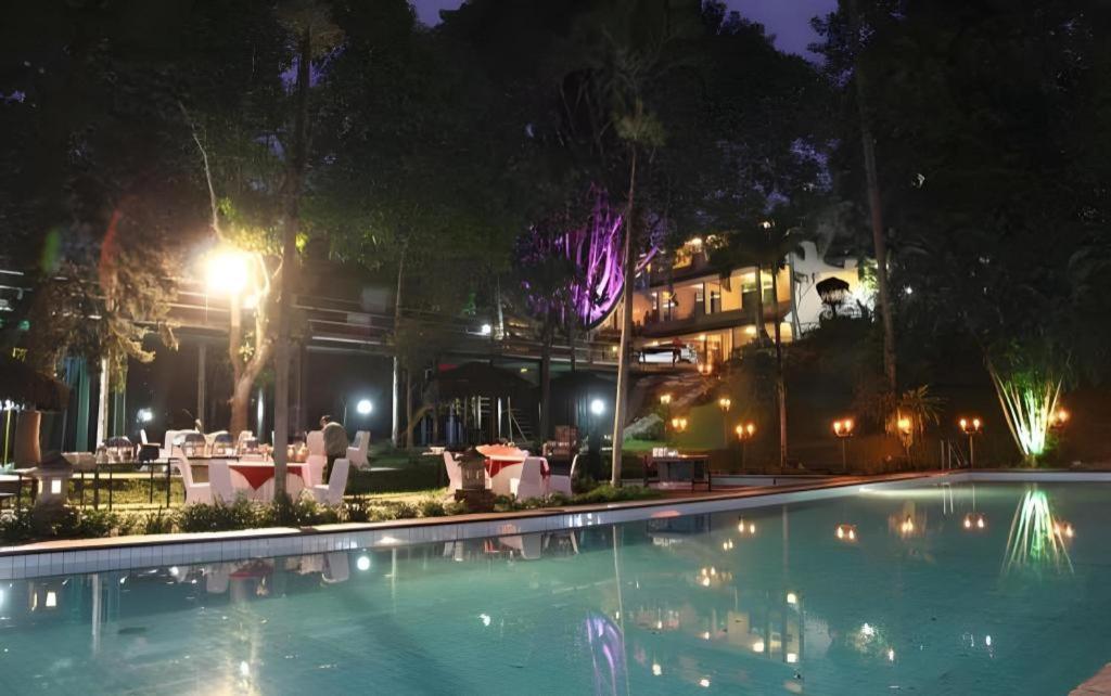 Augusta Sukabumi Hotel Екстериор снимка