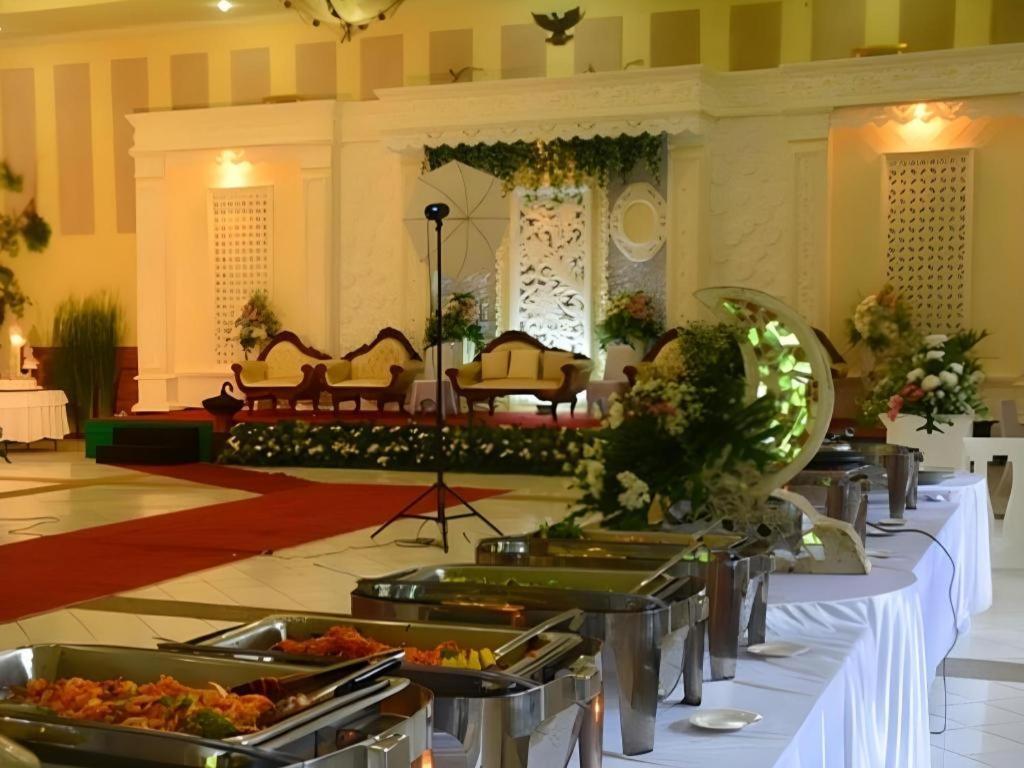 Augusta Sukabumi Hotel Екстериор снимка