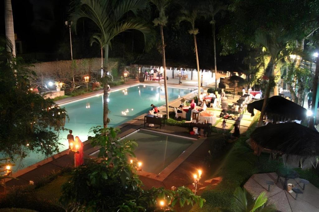 Augusta Sukabumi Hotel Екстериор снимка