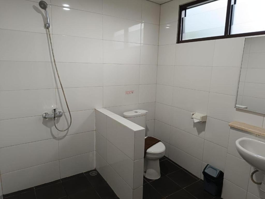 Augusta Sukabumi Hotel Екстериор снимка