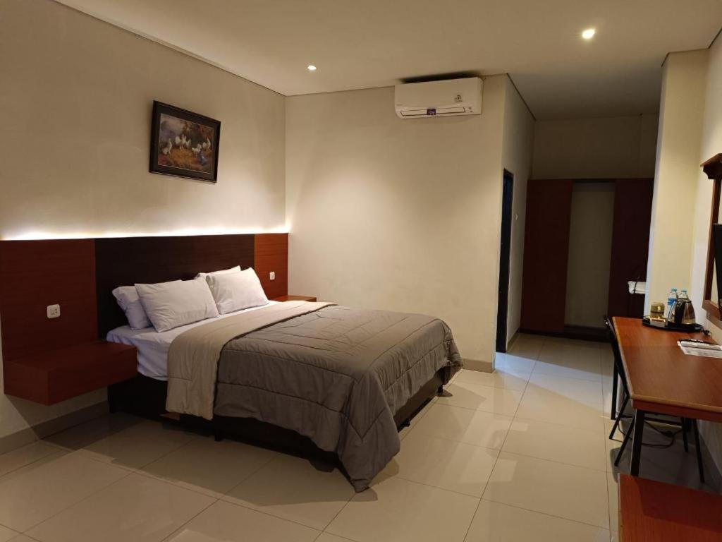 Augusta Sukabumi Hotel Екстериор снимка