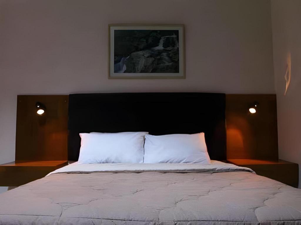 Augusta Sukabumi Hotel Екстериор снимка