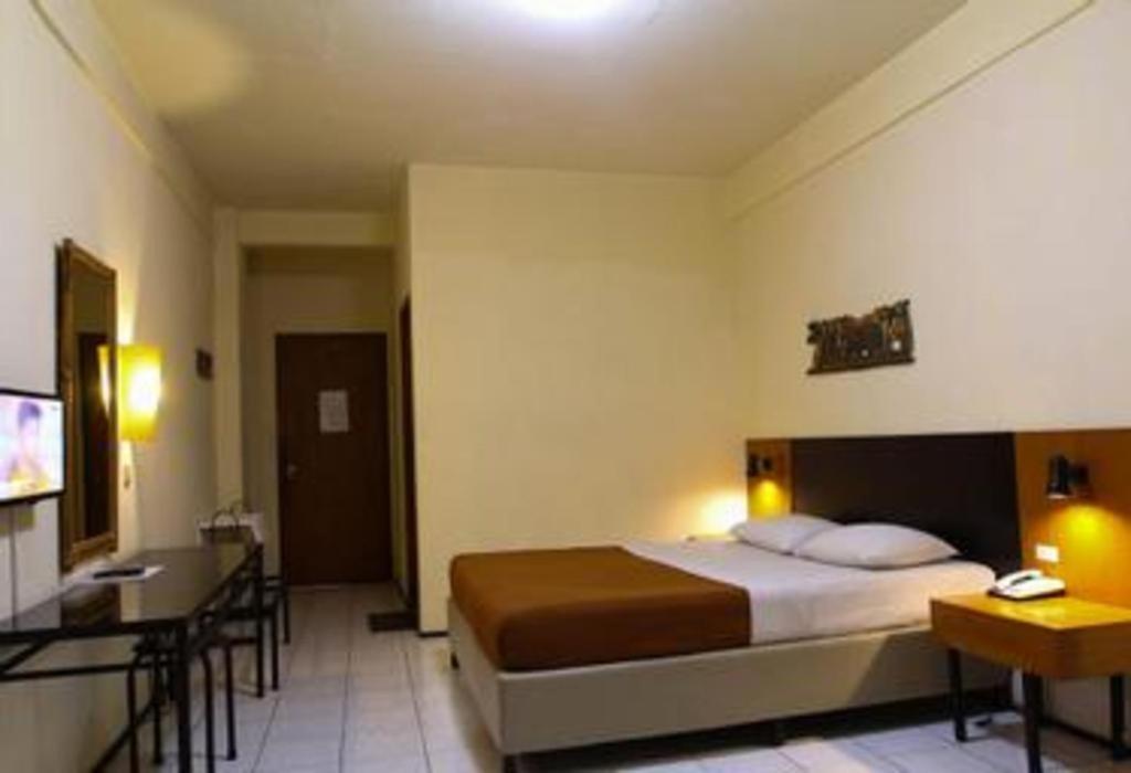Augusta Sukabumi Hotel Екстериор снимка